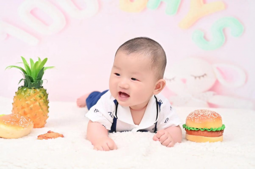 明港宝宝在妈妈肚子里